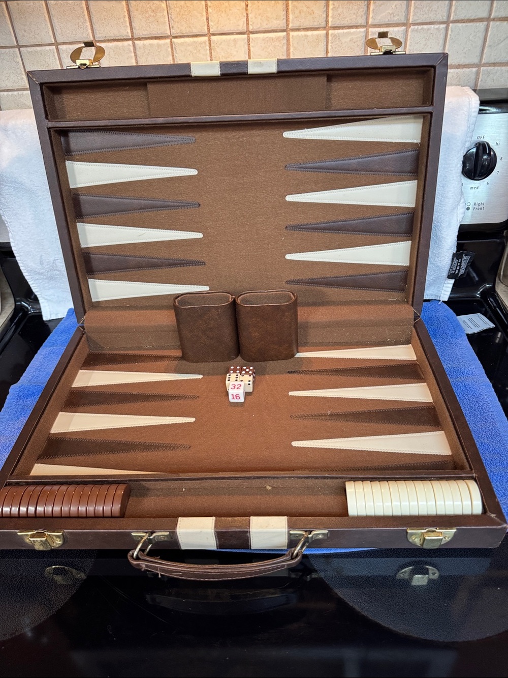 Source Unknown Brown and Cream Backgammon Travel Set